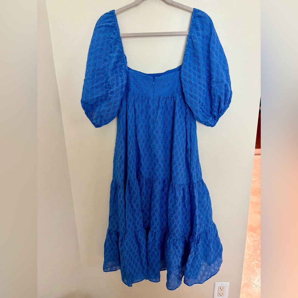 Amanda Uprichard Maisie Blue Textured Tiered Puff Sleeve Flowy Midi Dress - Picture 4 of 5